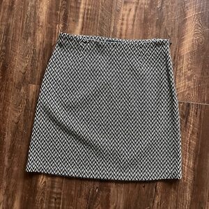 Ann Taylor Chevron Patterned Black and White Skirt 4